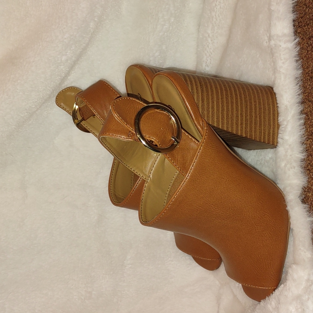 Heels - Picture 3 of 5